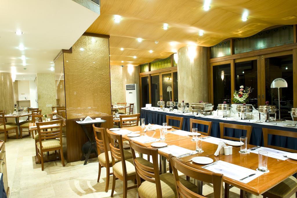 Chances Resort And Casino An Indy Resort Panaji Eksteriør billede